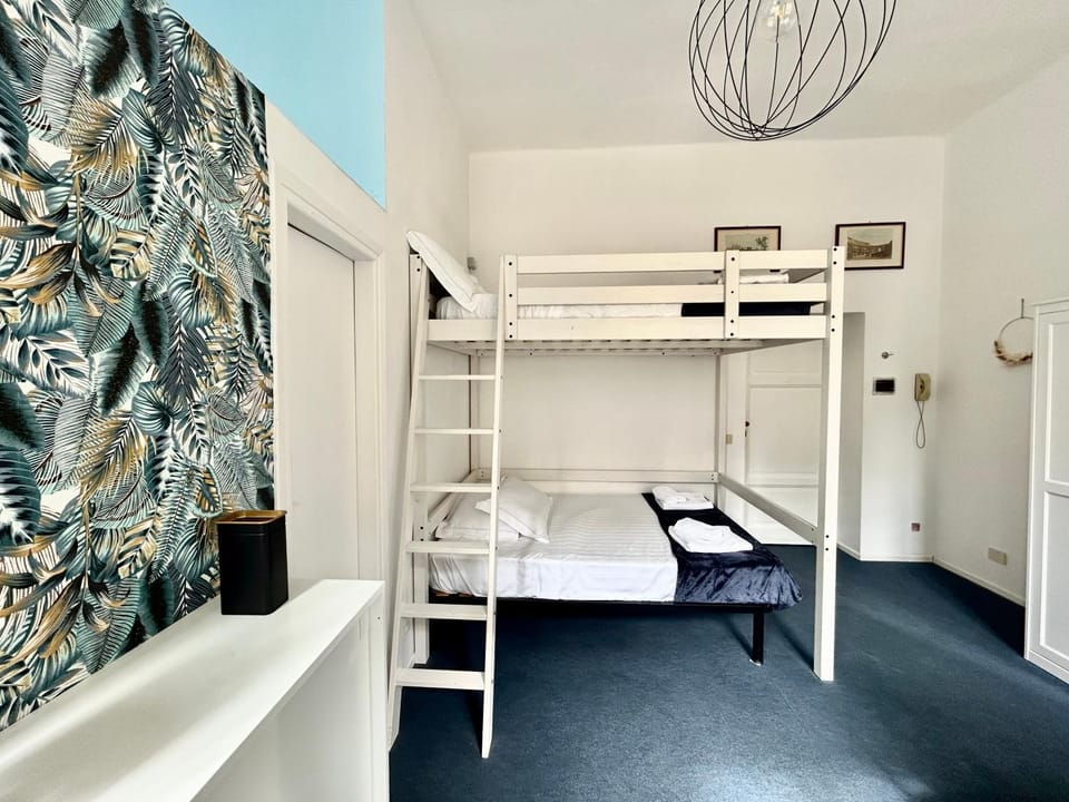Bed, Photo of the whole room, Bedroom, bunk bed, towels