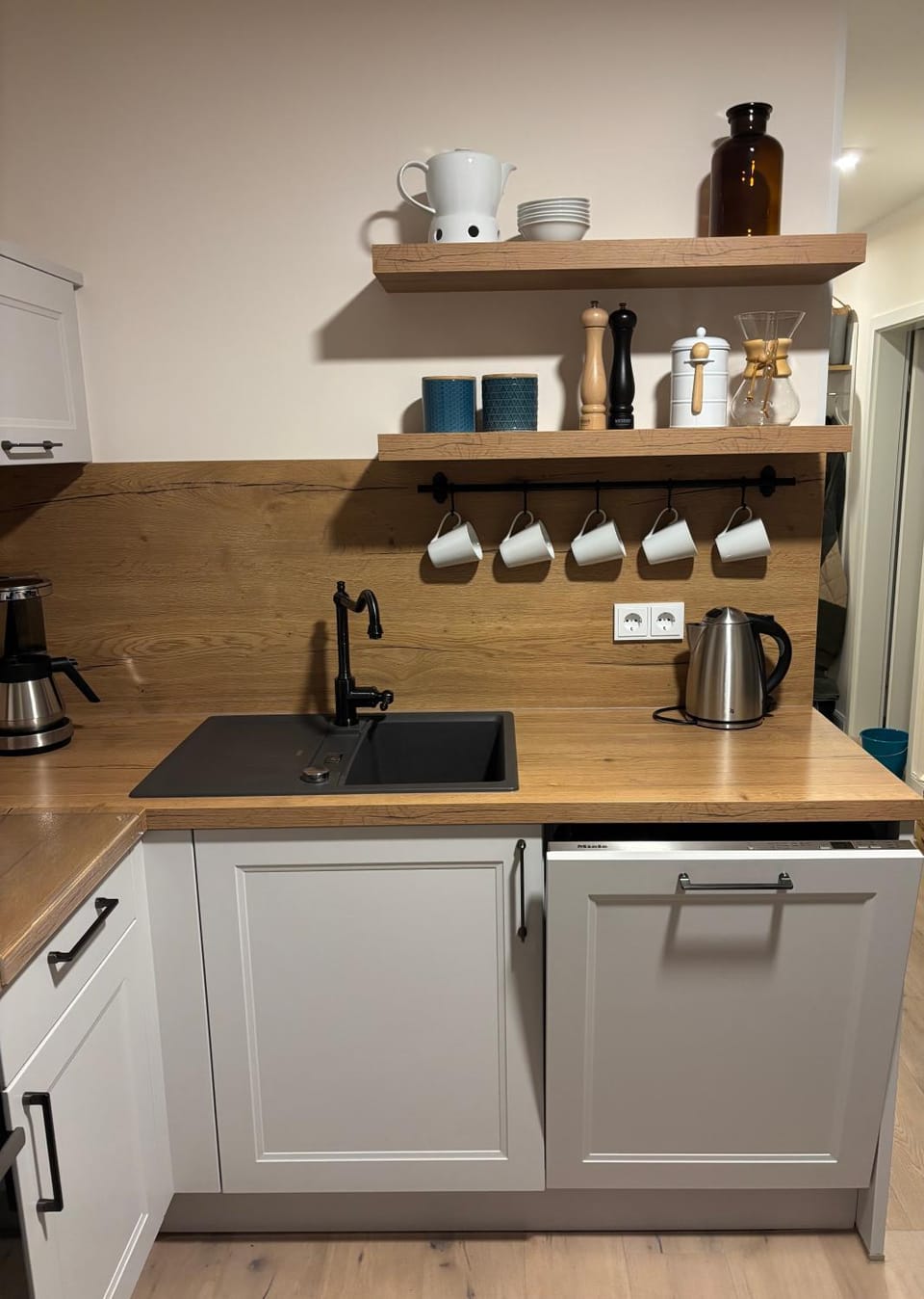 Kitchen or kitchenette, kitchen