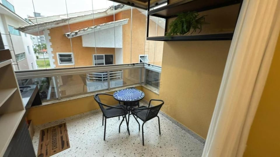 Cód 67 - Apto com 2 dorm no Arpoador Palmas Apartment in Florianopolis