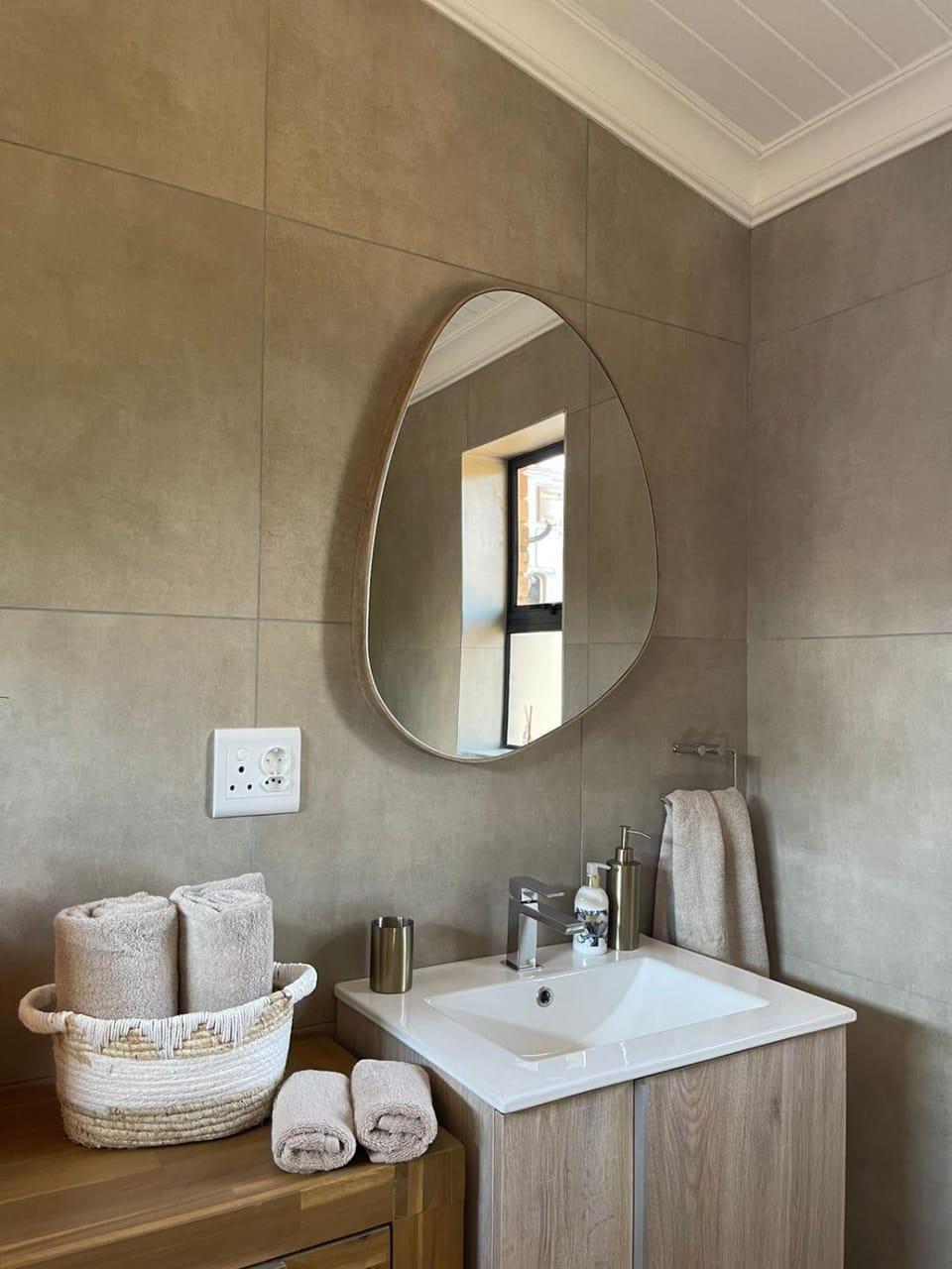 Bathroom, towels