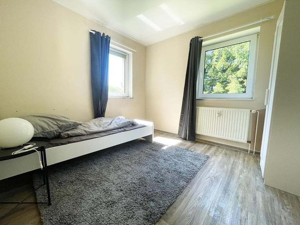 Bed, Photo of the whole room, Bedroom, internet
