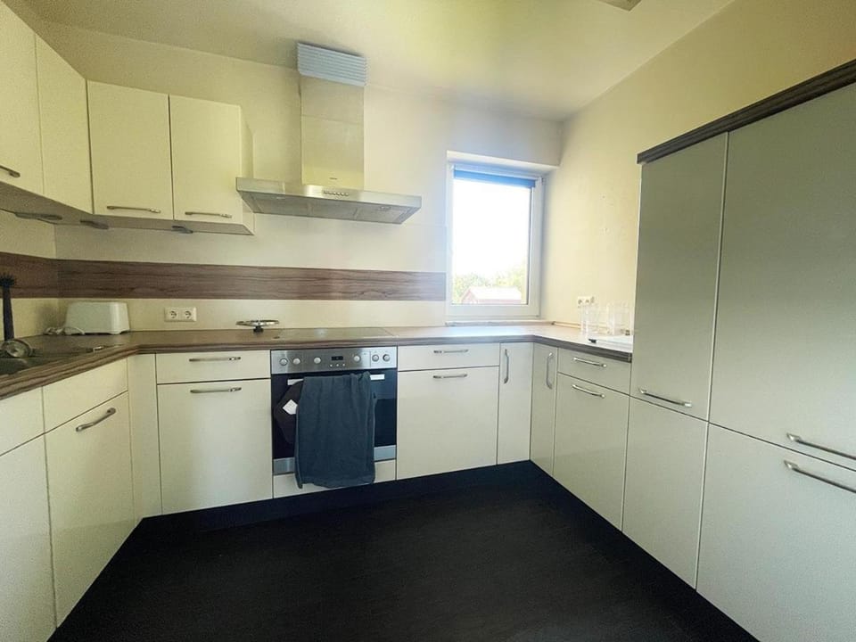 Kitchen or kitchenette, oven, stove
