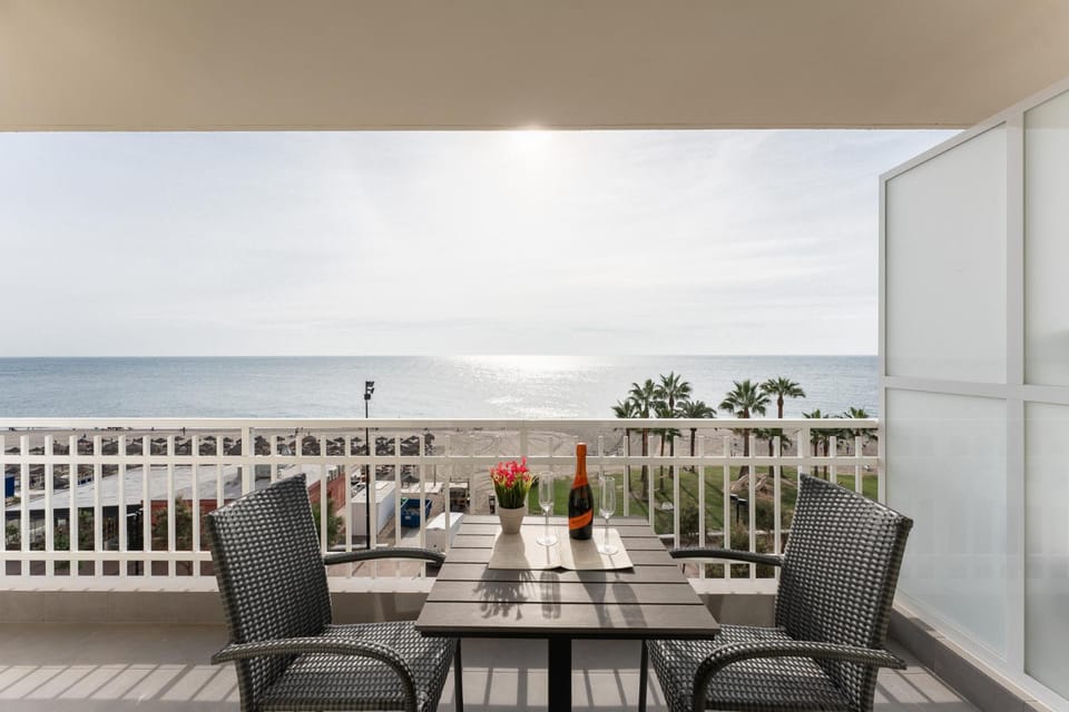 Day, Natural landscape, View (from property/room), Balcony/Terrace, Balcony/Terrace, Dining area, Beach, Sea view