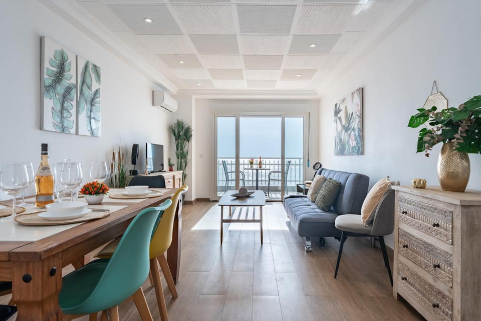 TV and multimedia, Living room, Dining area, air conditioner