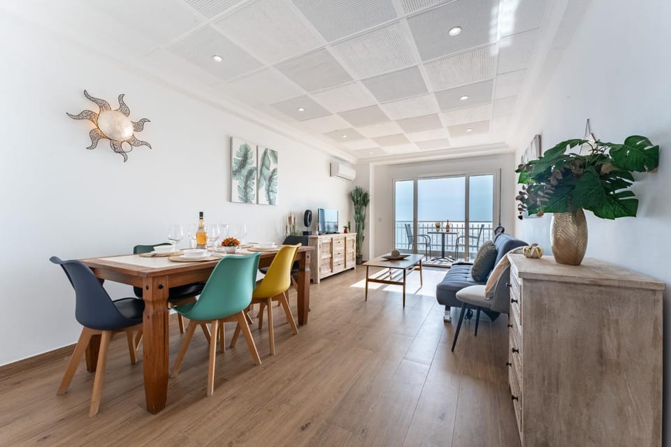 TV and multimedia, Living room, Dining area, air conditioner