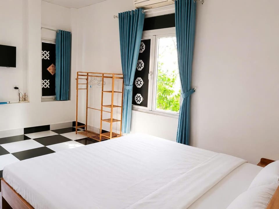 Bed, TV and multimedia, Photo of the whole room, Bedroom, towels
