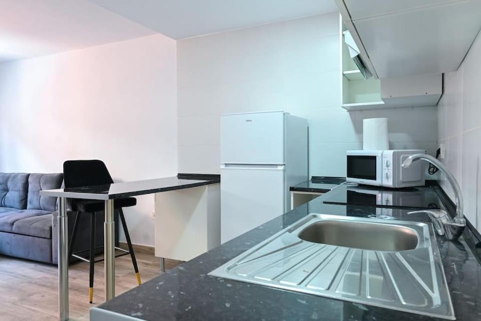 Kitchen or kitchenette, Seating area, Dining area, oven, stove