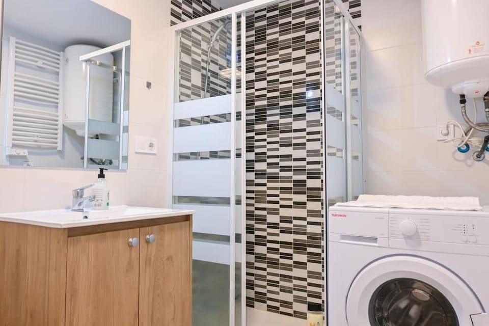 Shower, Bathroom, washing machine