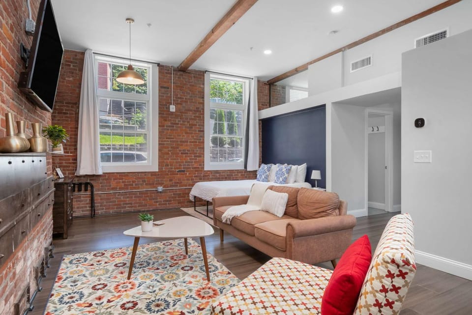 Jennifer's Stylish Downtown Brick Foundry Escape Apartment in Providence