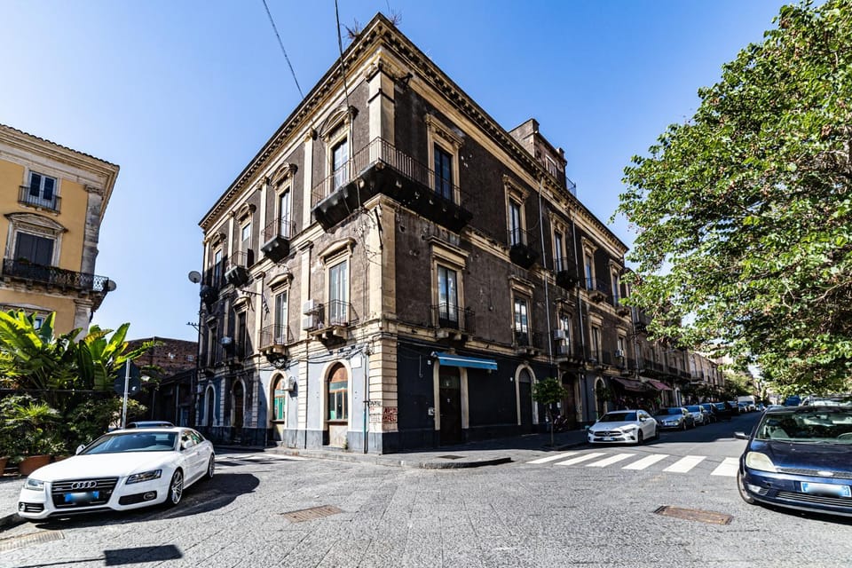 Property building, Neighbourhood, City view, Street view, Location