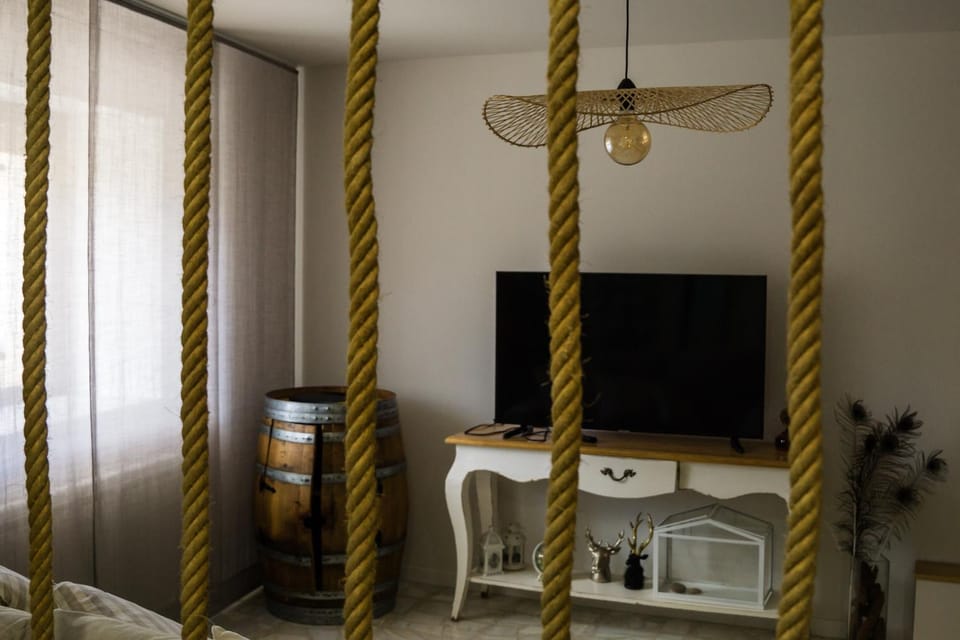 TV and multimedia, Dining area, Area and facilities, Quiet street view, heating, internet
