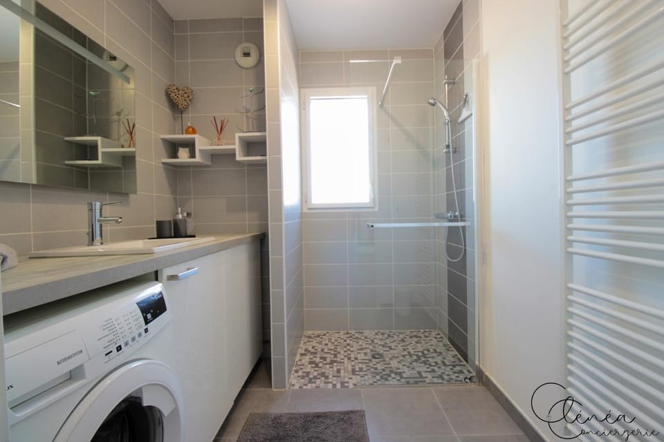 Shower, Bathroom, washing machine