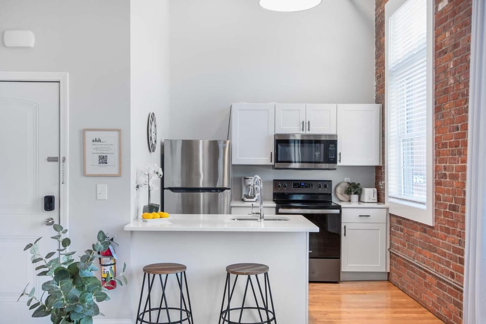 Jennifer's Riverfront Loft State House Views Apartment in Providence