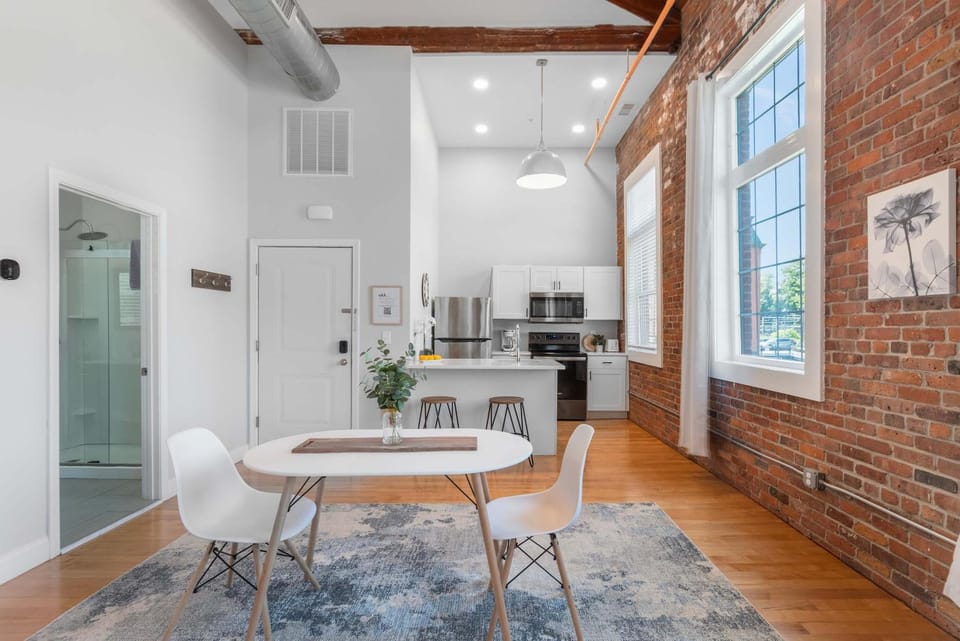 Jennifer's Riverfront Loft State House Views Apartment in Providence