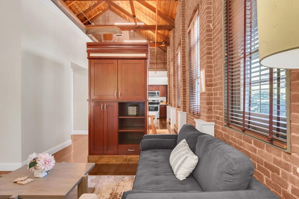 Jennifer's Historic Riverfront Loft Private Patio Apartment in Providence