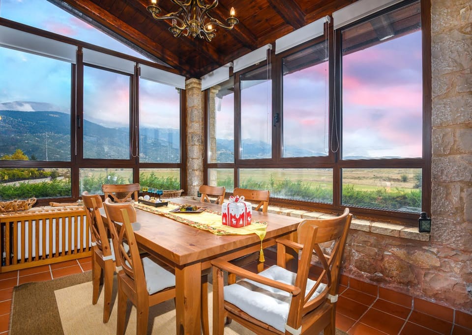 Chalet Panorama -Three Level Escape in Parnassos Villa in Greece