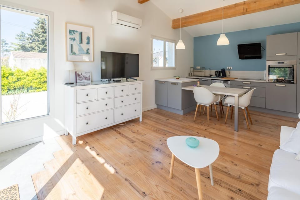 Property building, Kitchen or kitchenette, Living room