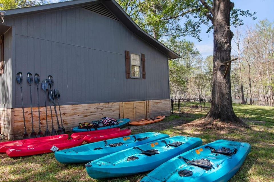 Emerald Cottage Paddle, Relax & UnwindKayaks House in Shreveport