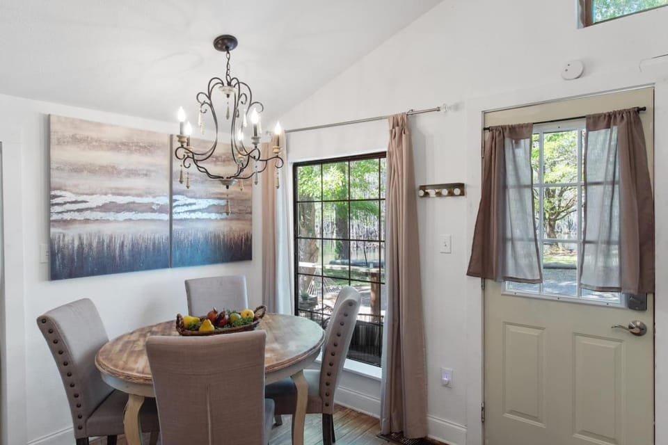 Emerald Cottage Paddle, Relax & UnwindKayaks House in Shreveport