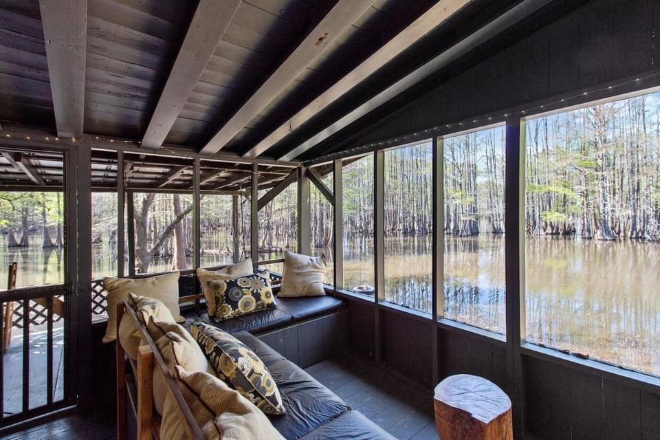 Emerald Cove Lakeside Cabin Paddle, Relax,Unwind Cabin in Shreveport