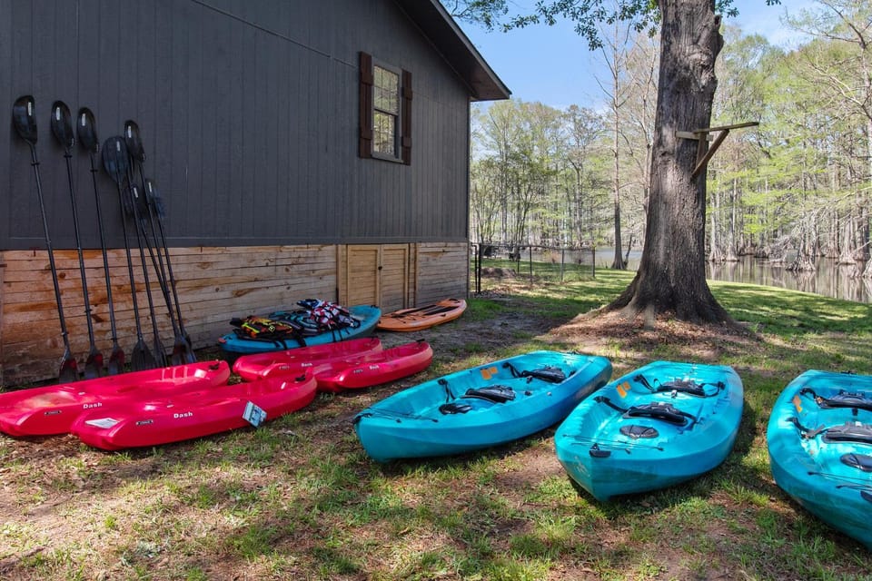 Lakefront Emerald Point wfirepit & kayaks House in Shreveport