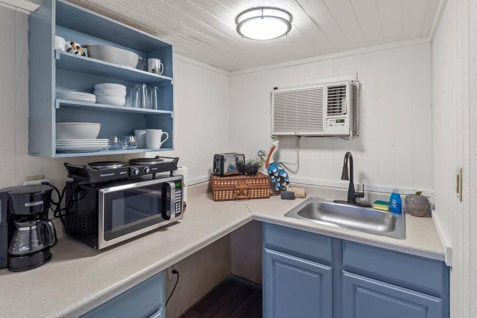 Pelican's Nest, Caddo Lake Cabins, with Kayaks Cabin in Louisiana