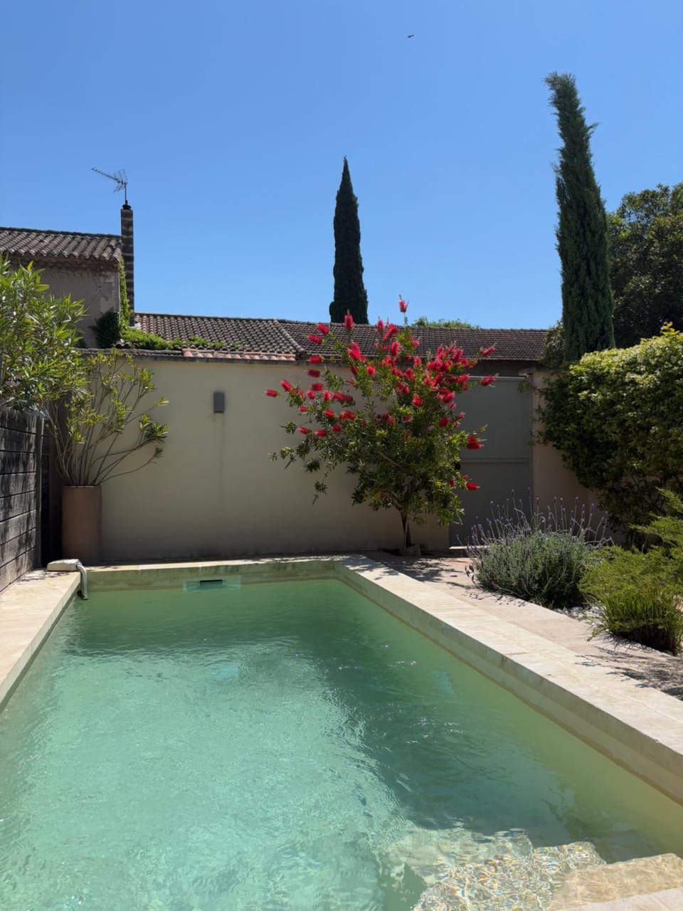 Le Mazet rose, maison avec piscine, parking et clim dans le centre House in Saint-Remy-de-Provence
