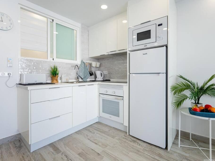Kitchen or kitchenette, oven, stove