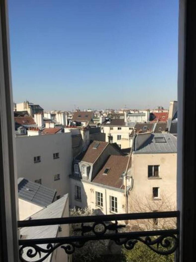 Backpacker room with an Eiffel Tower view near St Germain des Prés Vacation rental in Paris
