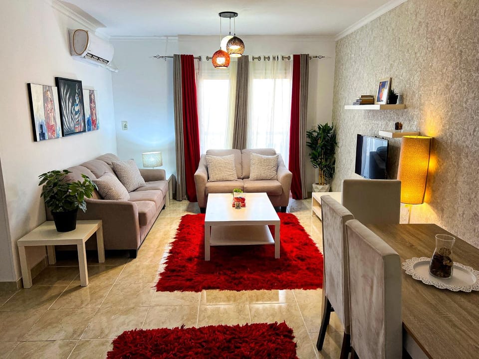 Bed, TV and multimedia, Kitchen or kitchenette, Living room, Photo of the whole room, Seating area, Bedroom, air conditioner