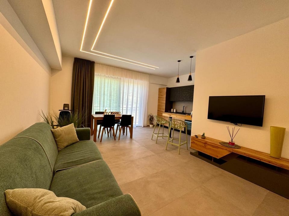 Communal lounge/ TV room, TV and multimedia, Living room, Seating area, Evening entertainment