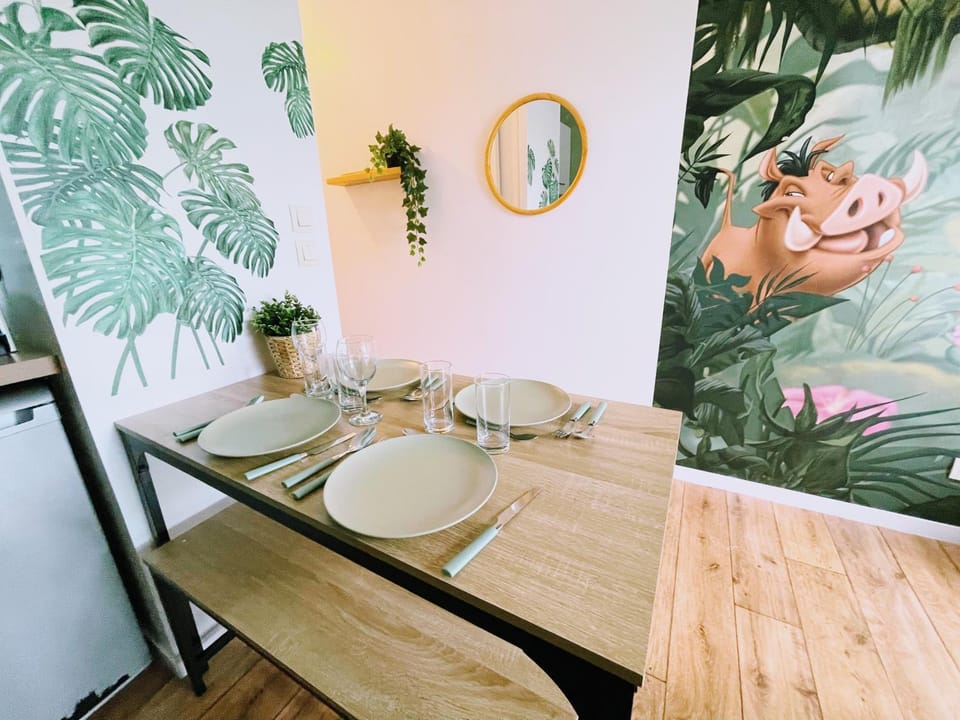Living room, Decorative detail, Seating area, Dining area