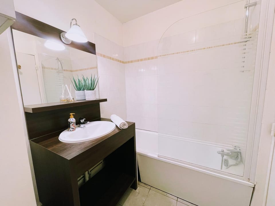 Shower, Bathroom, Bath