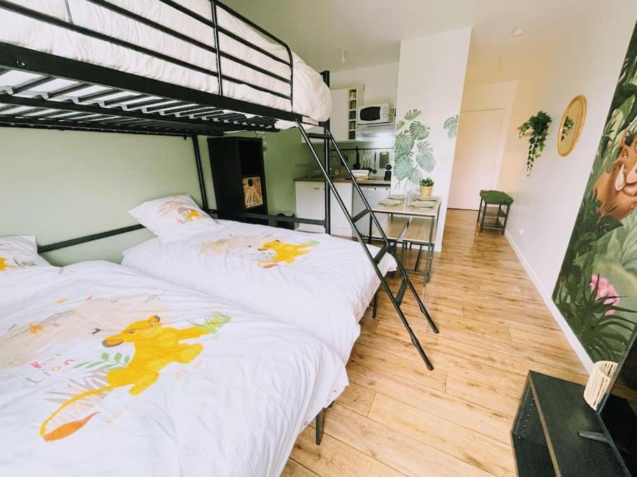 Bed, Photo of the whole room, Dining area, Bedroom, bunk bed