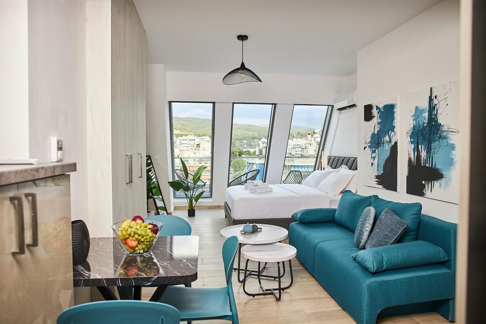 Bed, Living room, Photo of the whole room, Seating area, Dining area, Bedroom