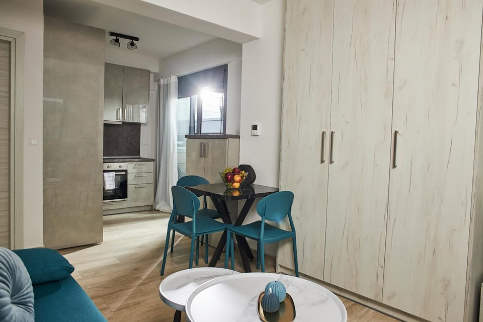 Kitchen or kitchenette, Dining area, wardrobe