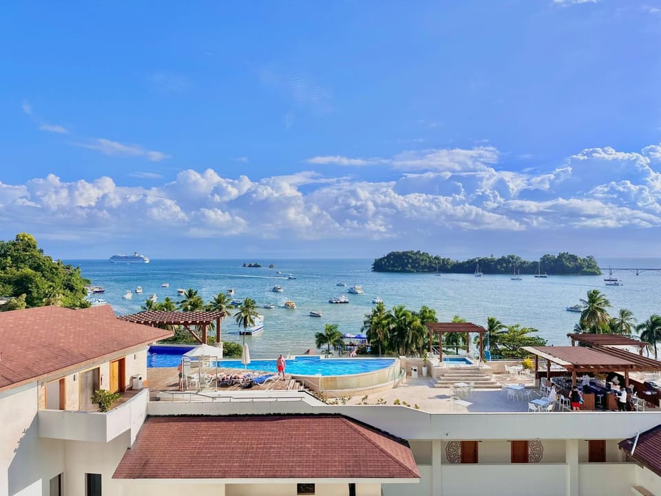 Pool view, Sea view
