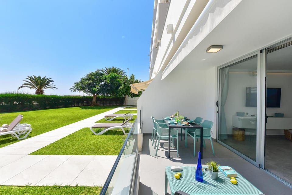 Garden, View (from property/room), Living room, Dining area