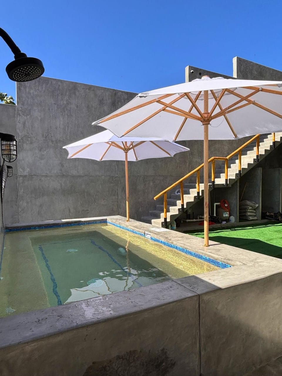 Swimming pool