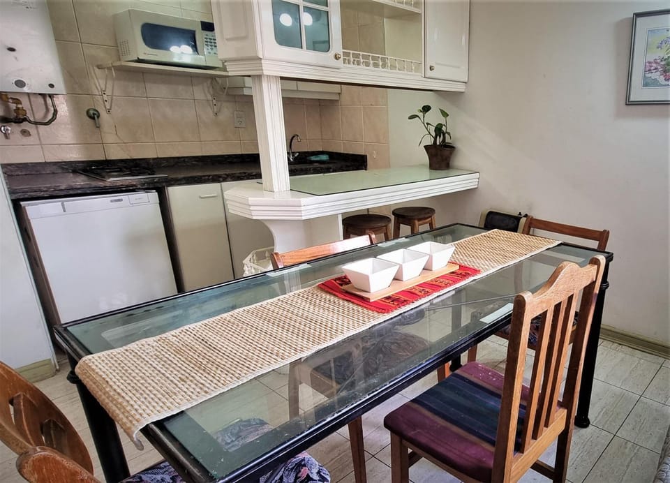 Kitchen or kitchenette, Dining area, microwave, stove