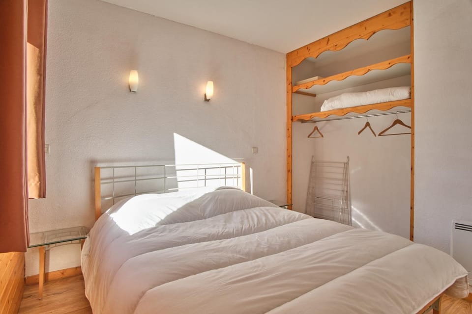 Property building, Living room, Bedroom