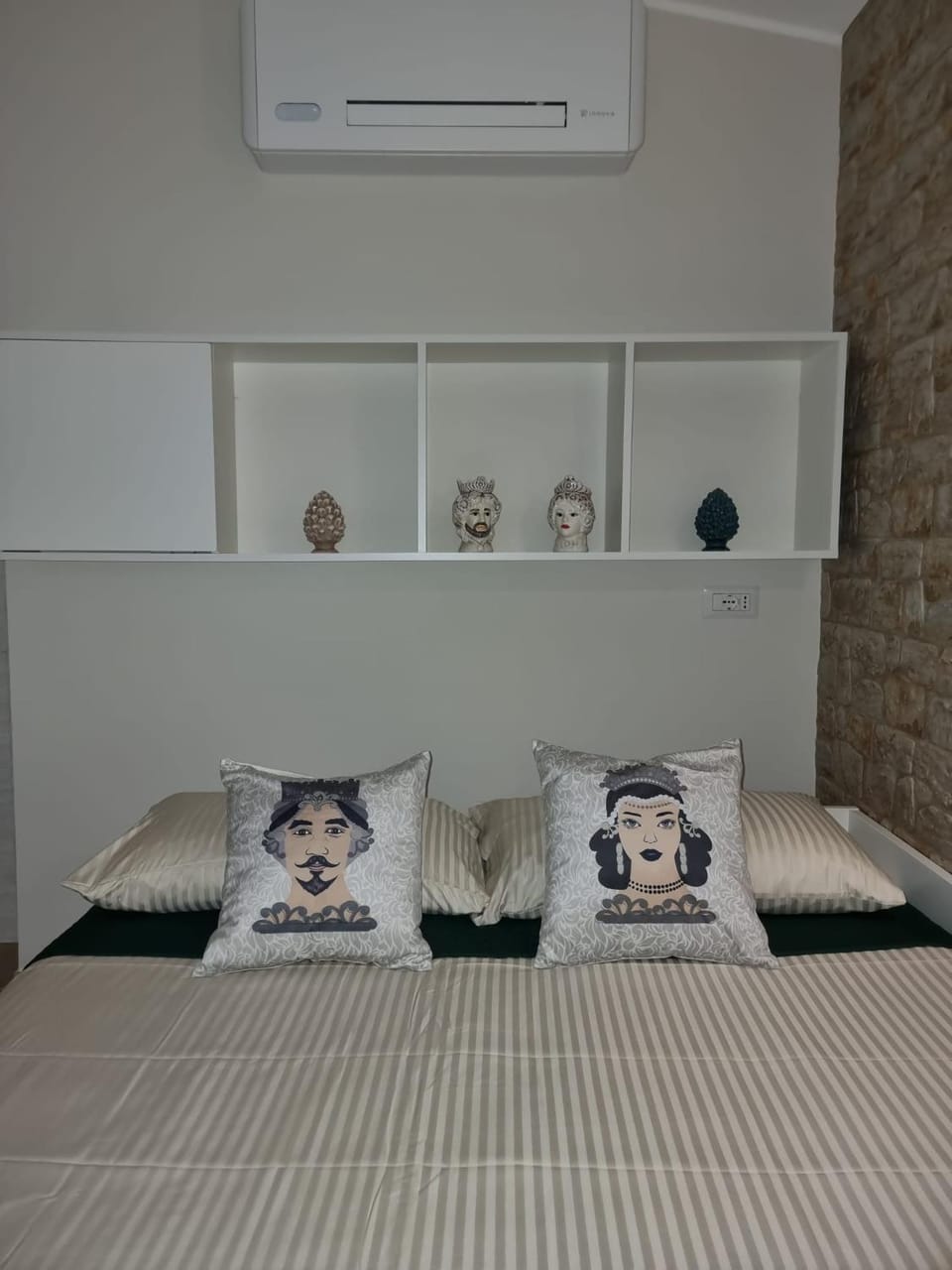 Bed, Bedroom, air conditioner