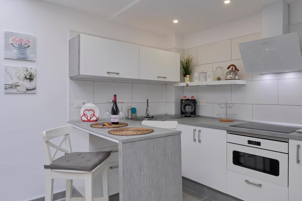Kitchen or kitchenette, Living room