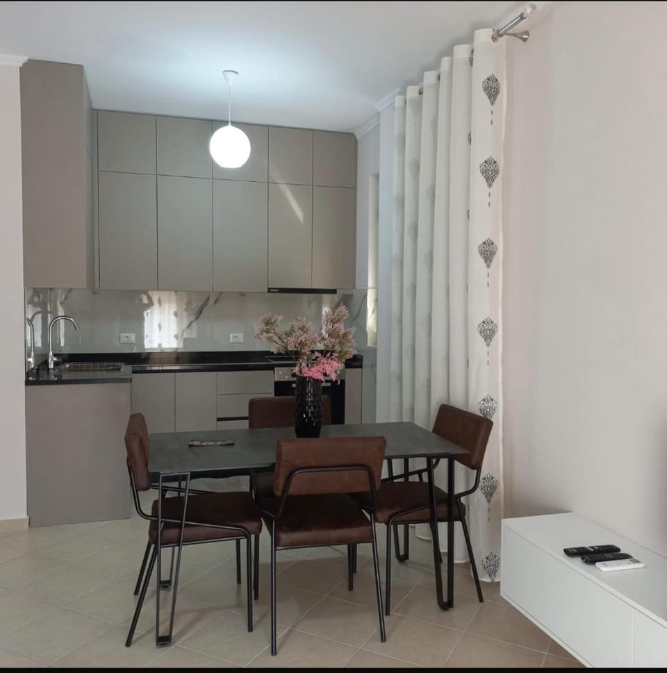 Property building, Balcony/Terrace, Kitchen or kitchenette, oven