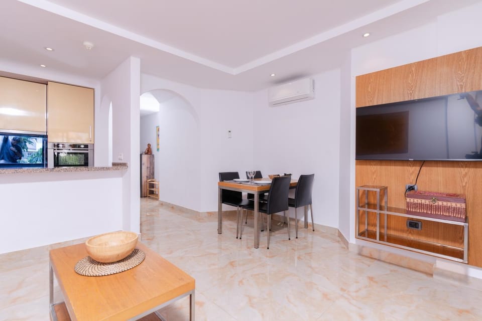 TV and multimedia, Living room, Dining area, air conditioner