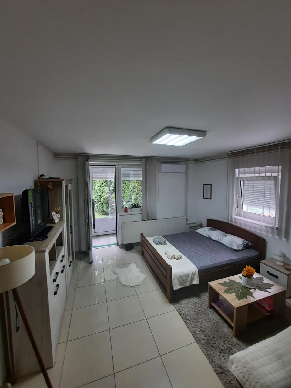 Bed, Photo of the whole room, Seating area