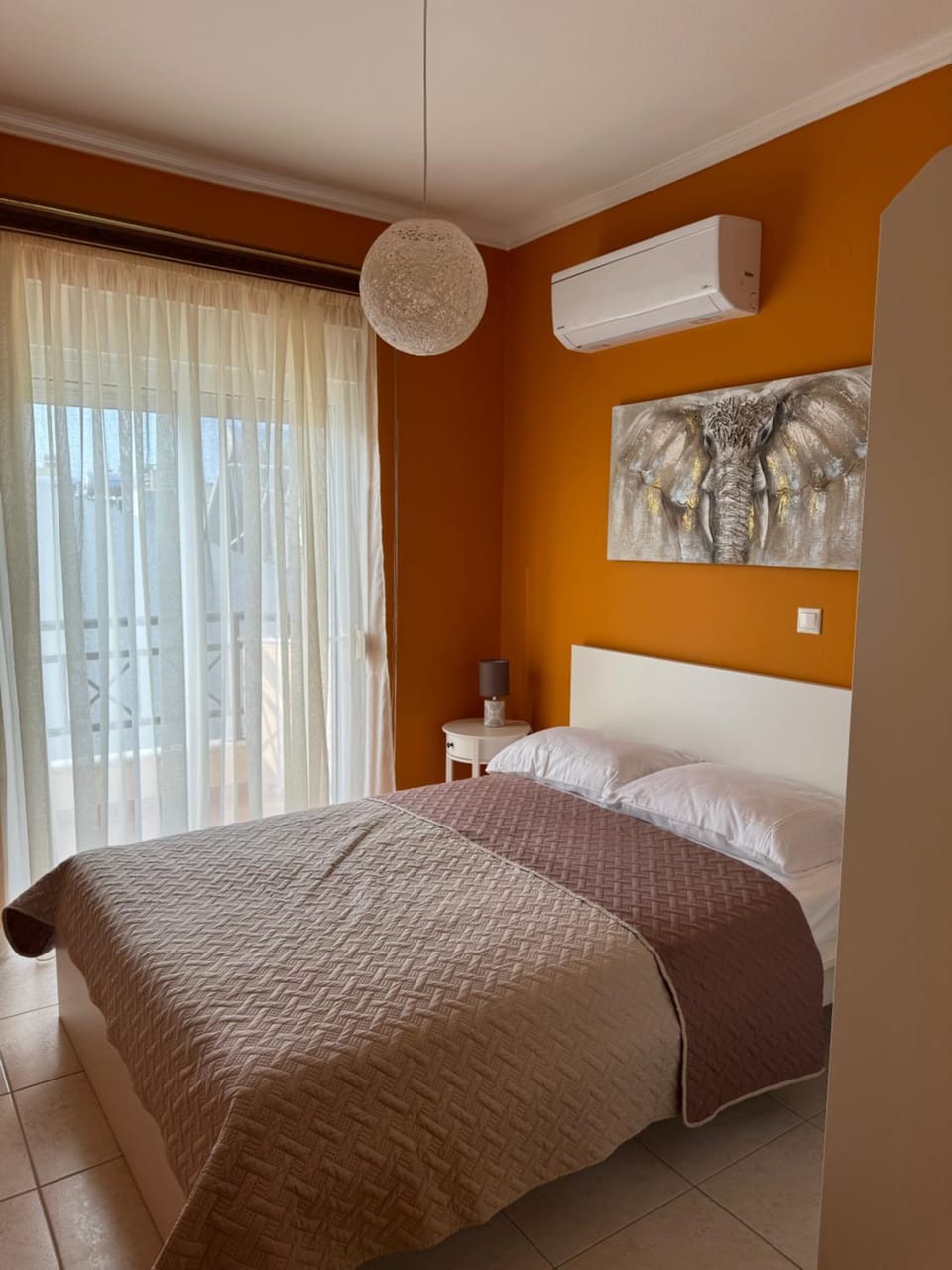 Bed, Bedroom, air conditioner