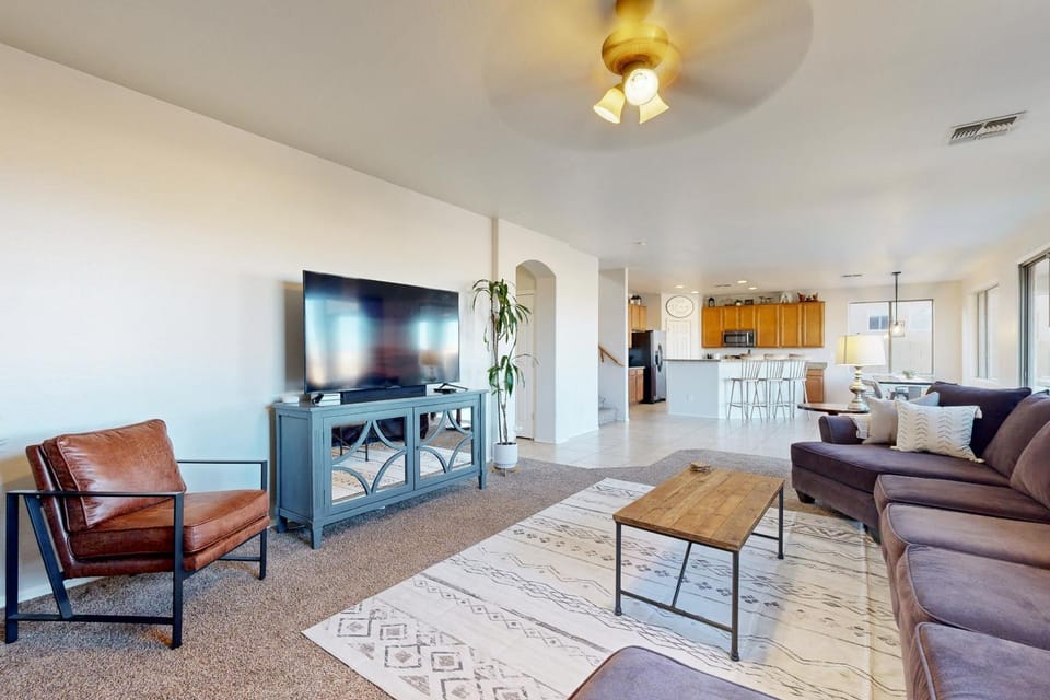 Hot Tub & Game Room: Poolside Paradise in Phoenix! House in Laveen Village