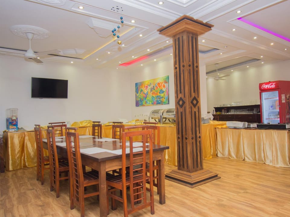 Restaurant/places to eat, Dining area