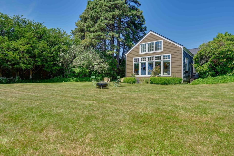Waterfront Bellingham Bliss: Steps to Beach! House in Washington